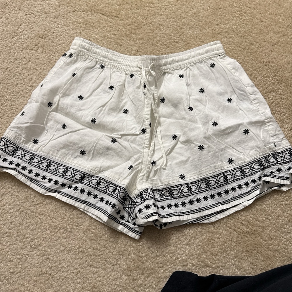 GAP White High Waist Shorts with Black Embroidery